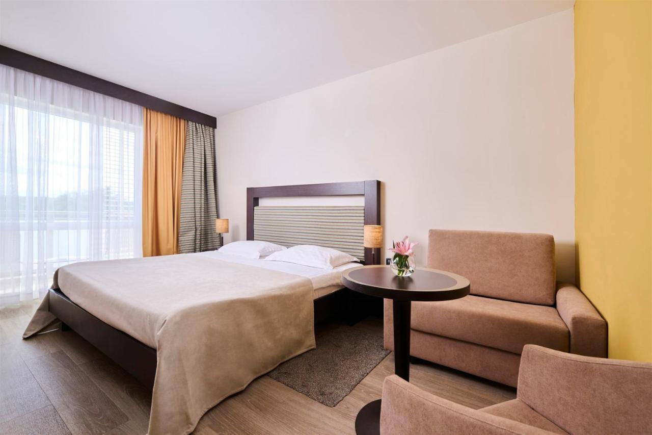 אומאג Hotel Garden Istra Plava Laguna מראה חיצוני תמונה
