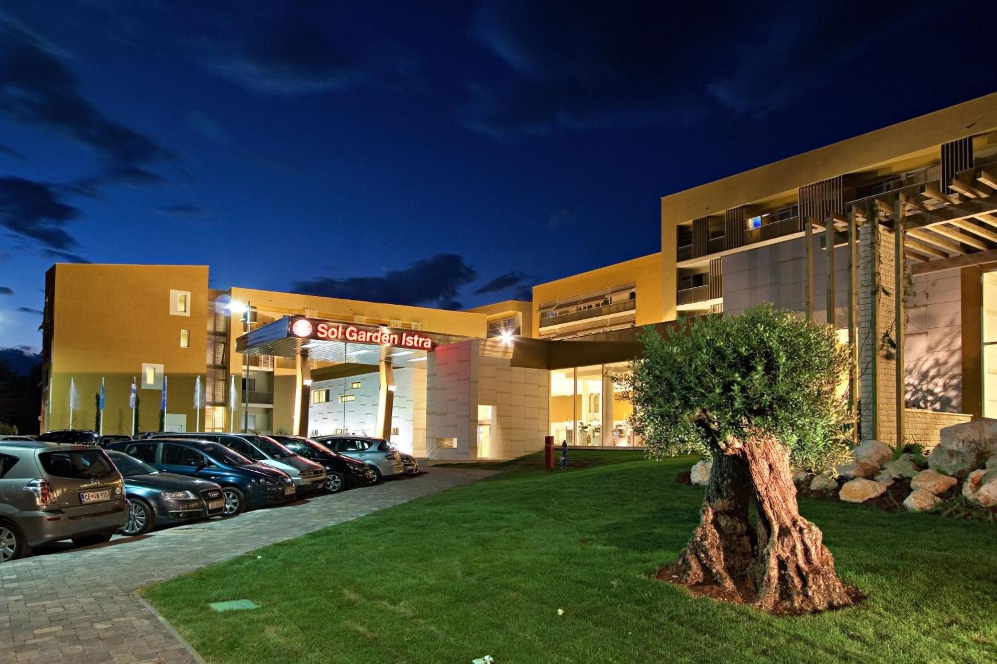 אומאג Hotel Garden Istra Plava Laguna מראה חיצוני תמונה