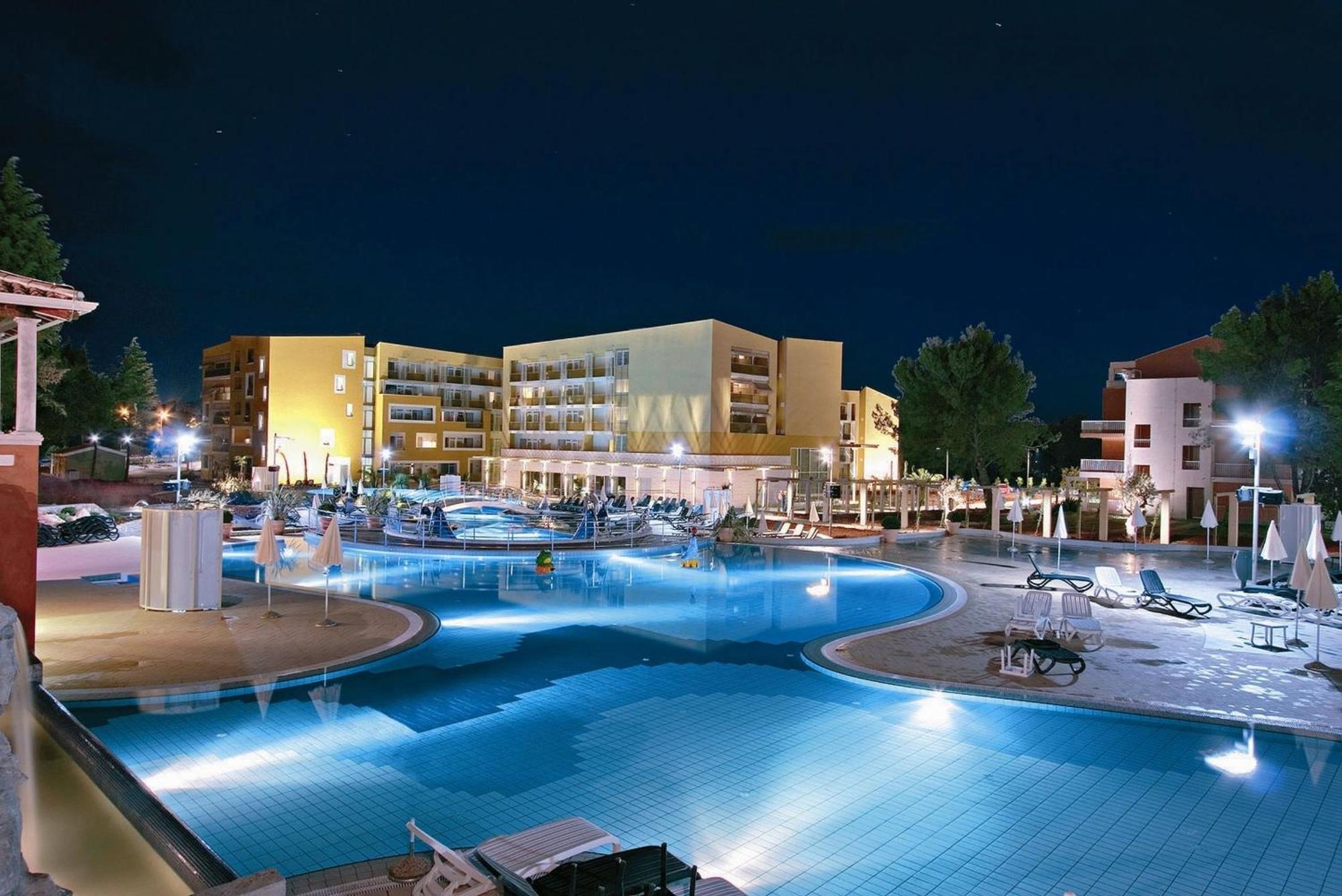 אומאג Hotel Garden Istra Plava Laguna מראה חיצוני תמונה