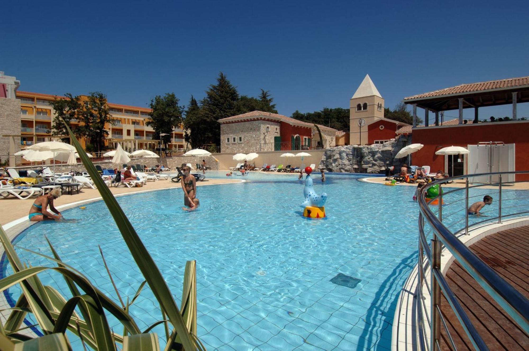 אומאג Hotel Garden Istra Plava Laguna מראה חיצוני תמונה