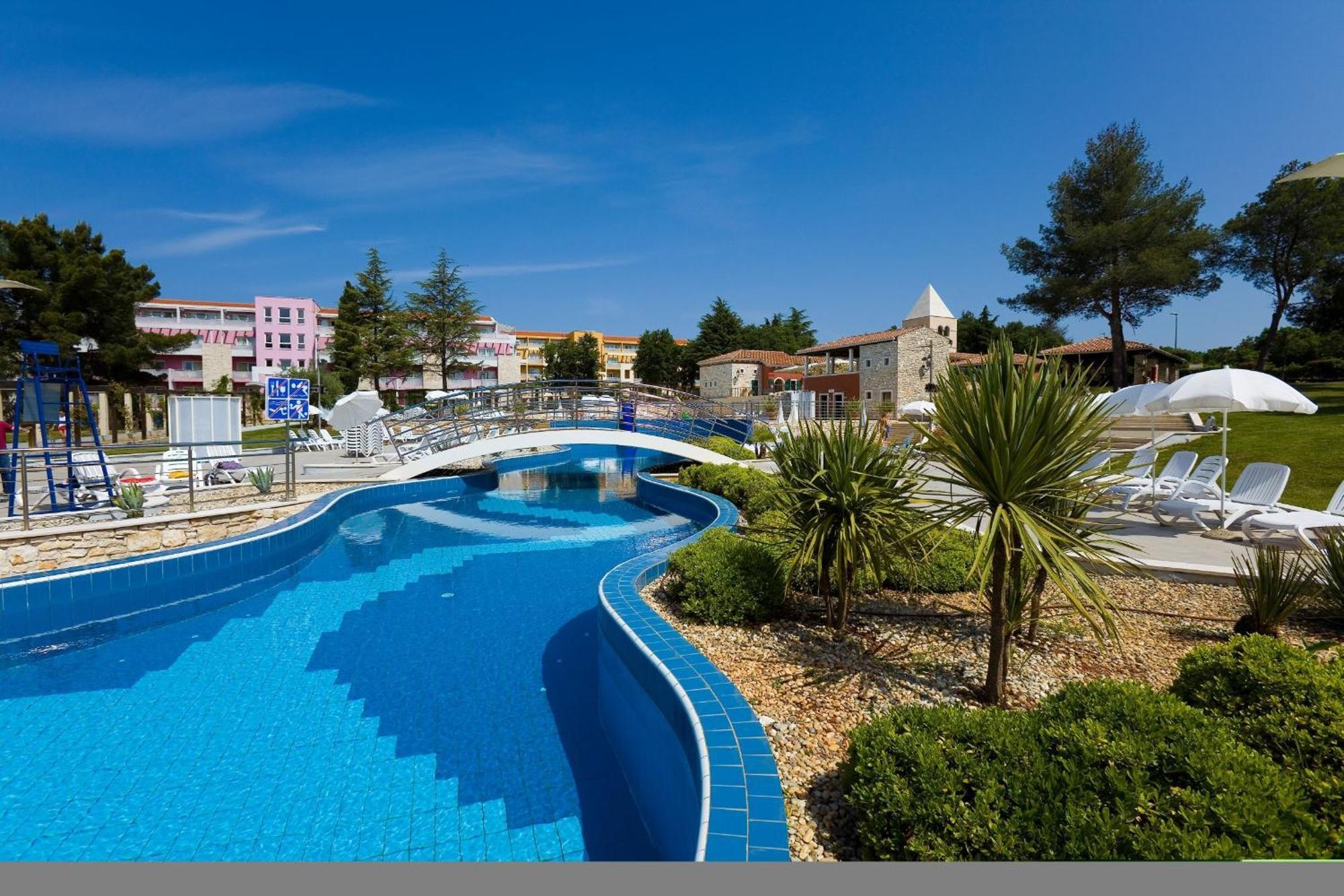 אומאג Hotel Garden Istra Plava Laguna מראה חיצוני תמונה