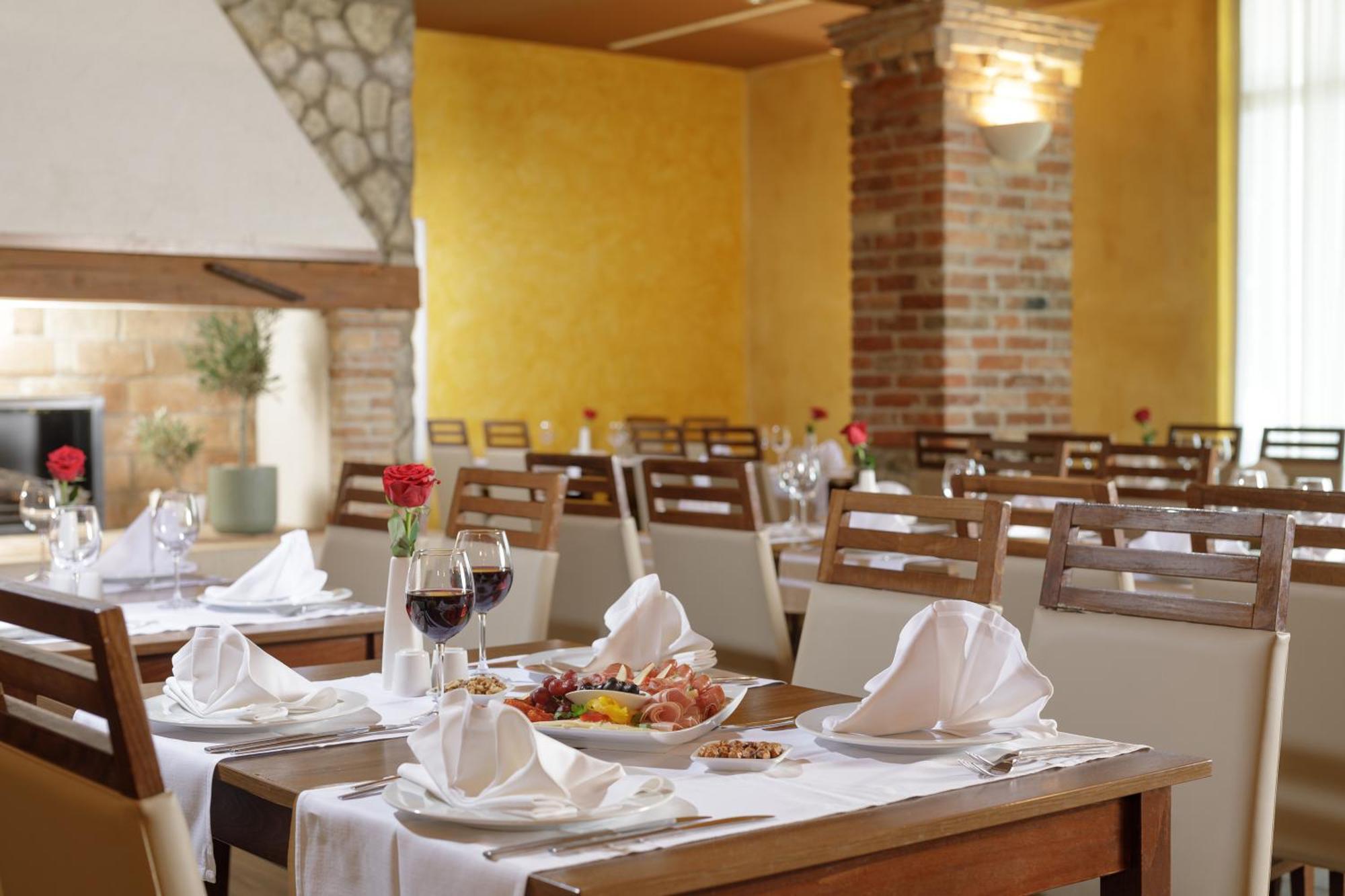 אומאג Hotel Garden Istra Plava Laguna מראה חיצוני תמונה