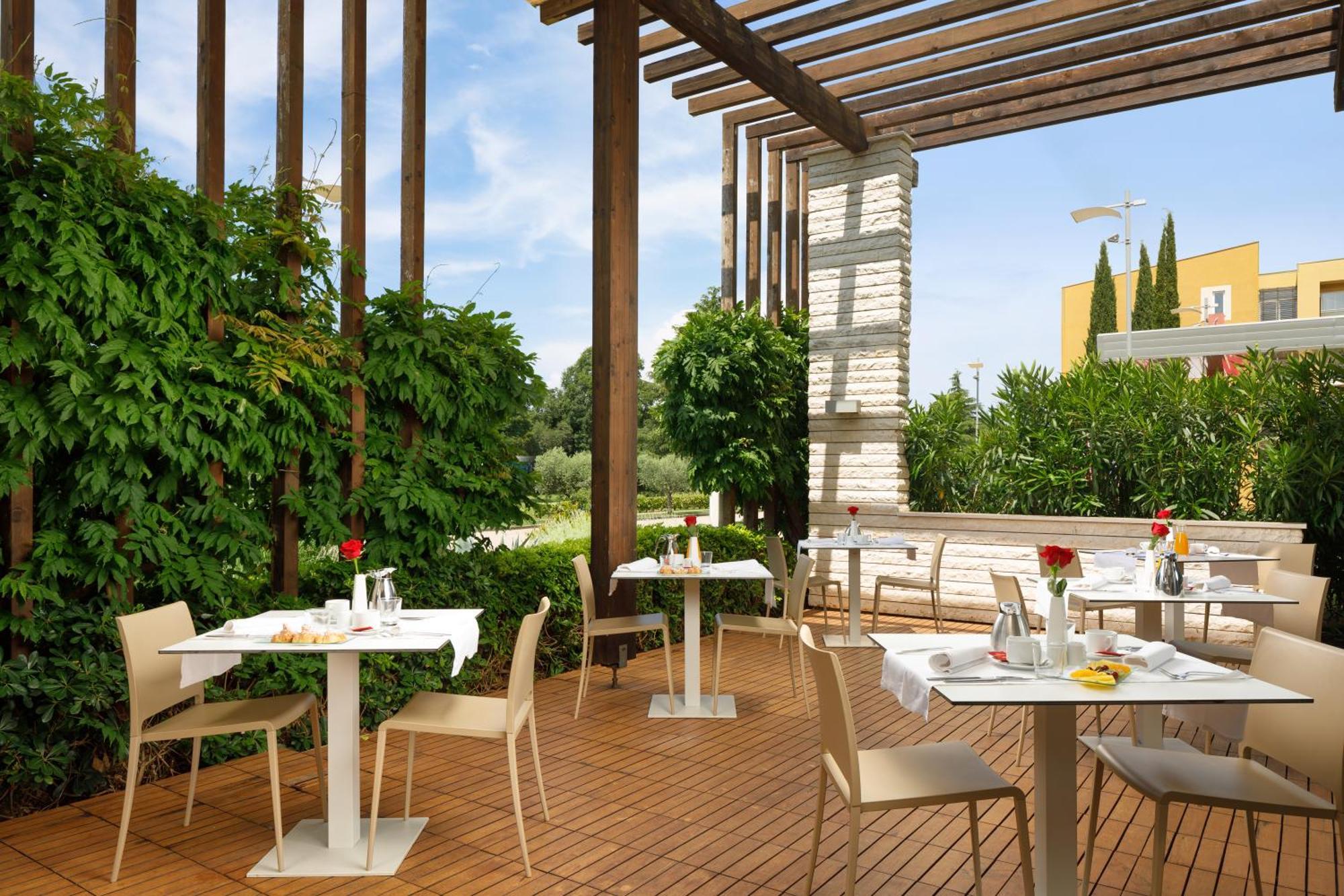 אומאג Hotel Garden Istra Plava Laguna מראה חיצוני תמונה