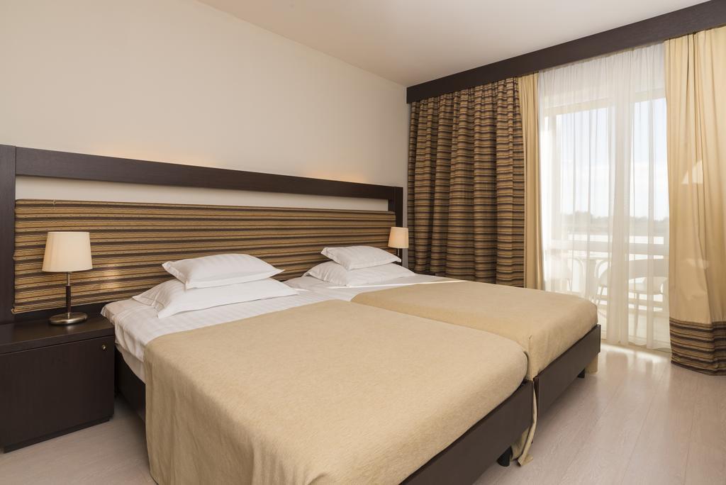 אומאג Hotel Garden Istra Plava Laguna מראה חיצוני תמונה
