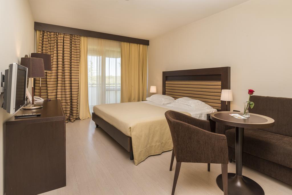אומאג Hotel Garden Istra Plava Laguna מראה חיצוני תמונה