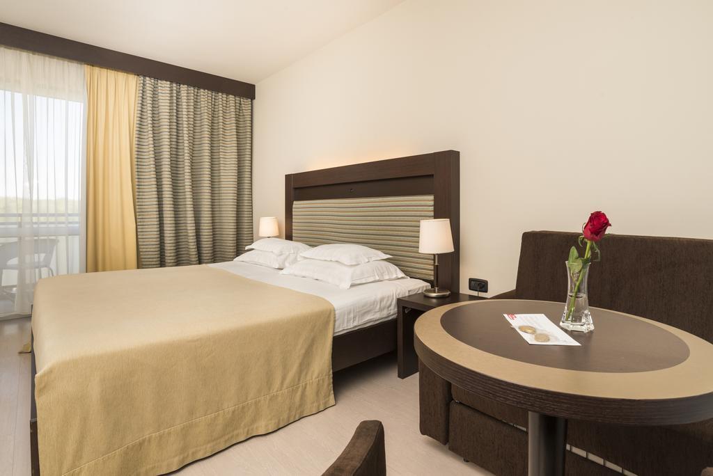 אומאג Hotel Garden Istra Plava Laguna מראה חיצוני תמונה